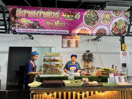 ร้านอีสานตำนัวร์ by ปอย